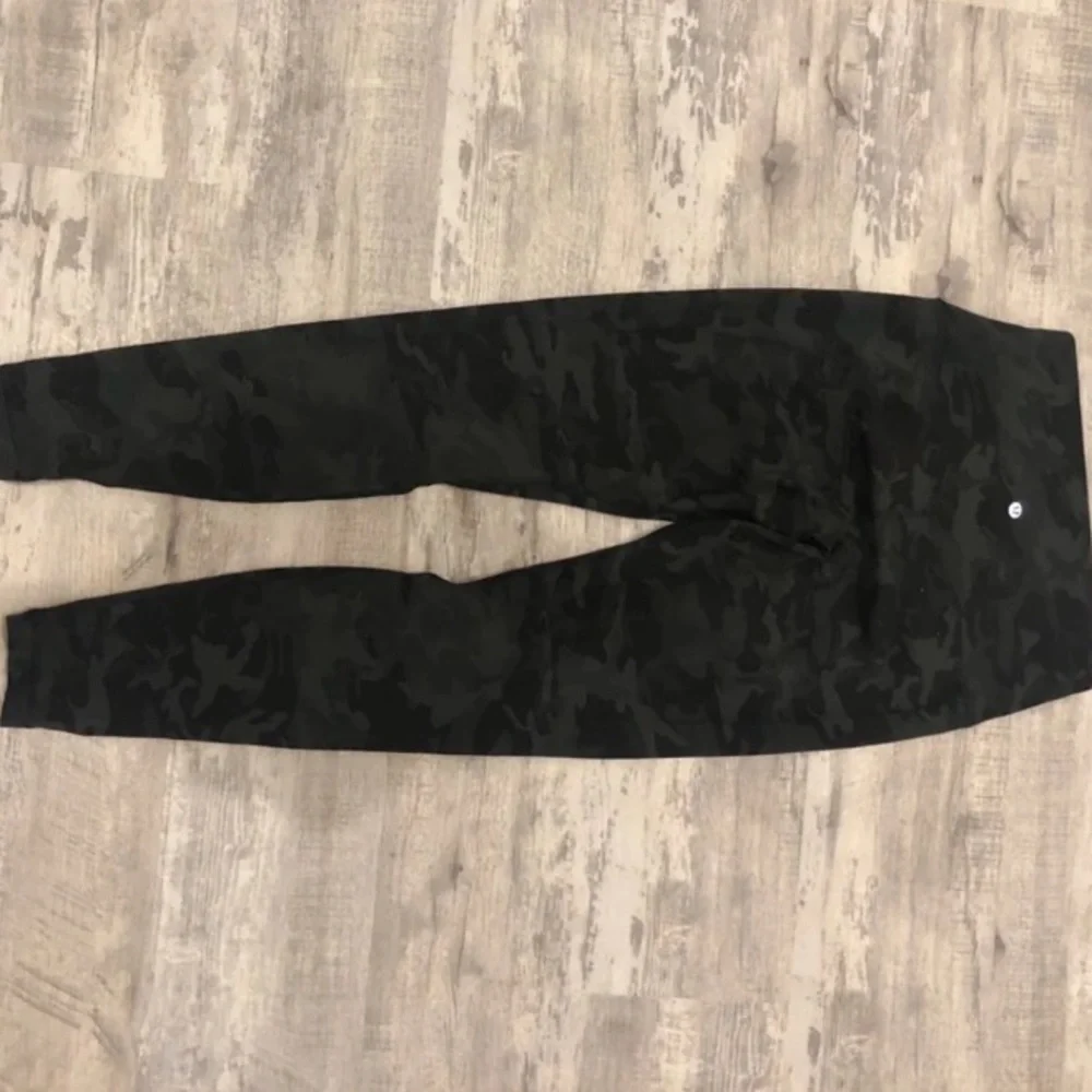 Lululemon Camo Align Pant II 25" - Sz 2 - Picture 5 of 7